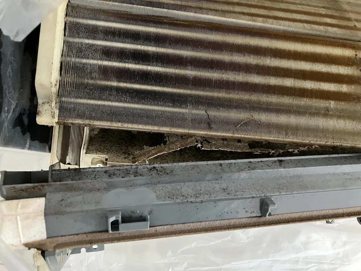 ヤニヤニエアコン🤮